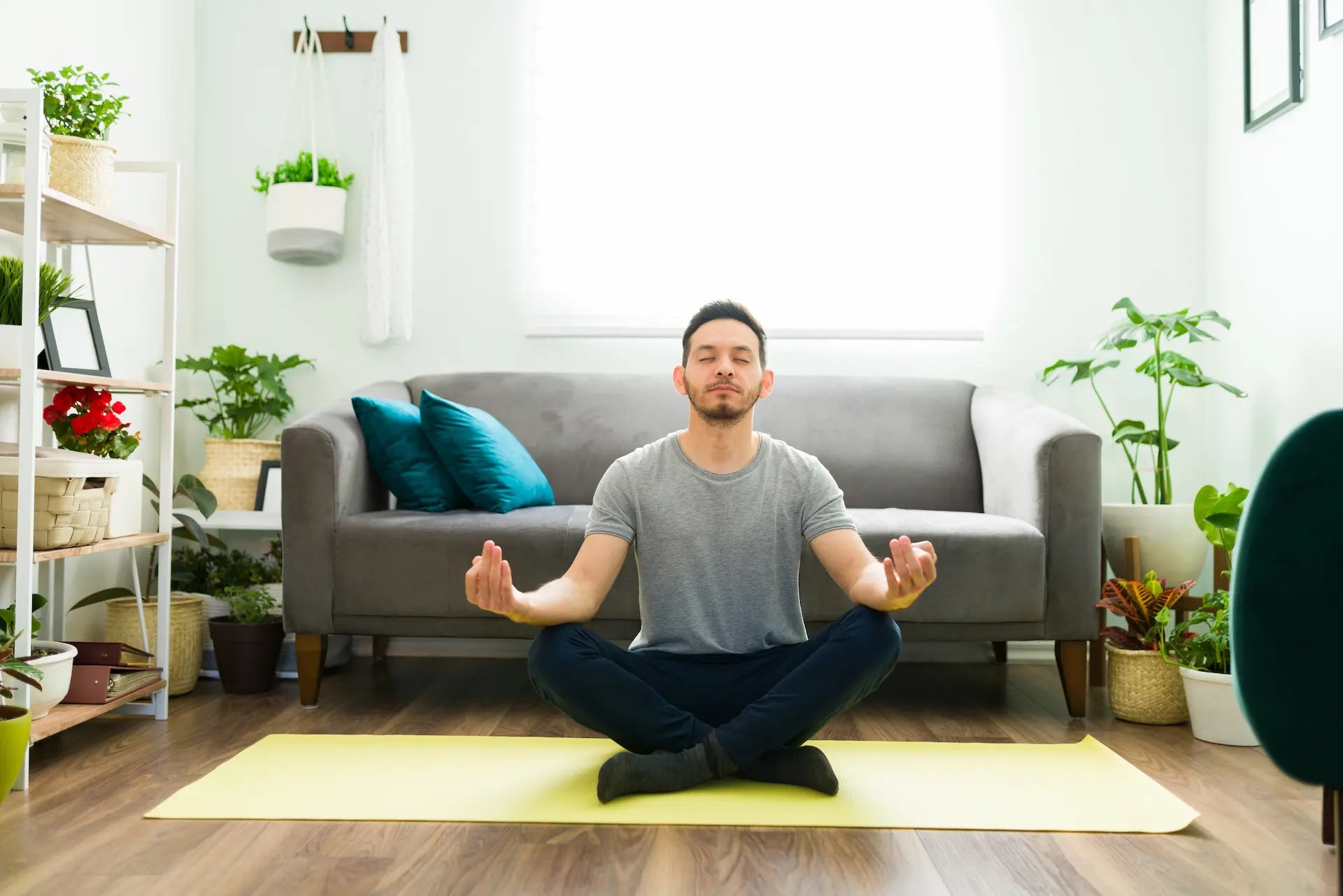 Hombre meditando