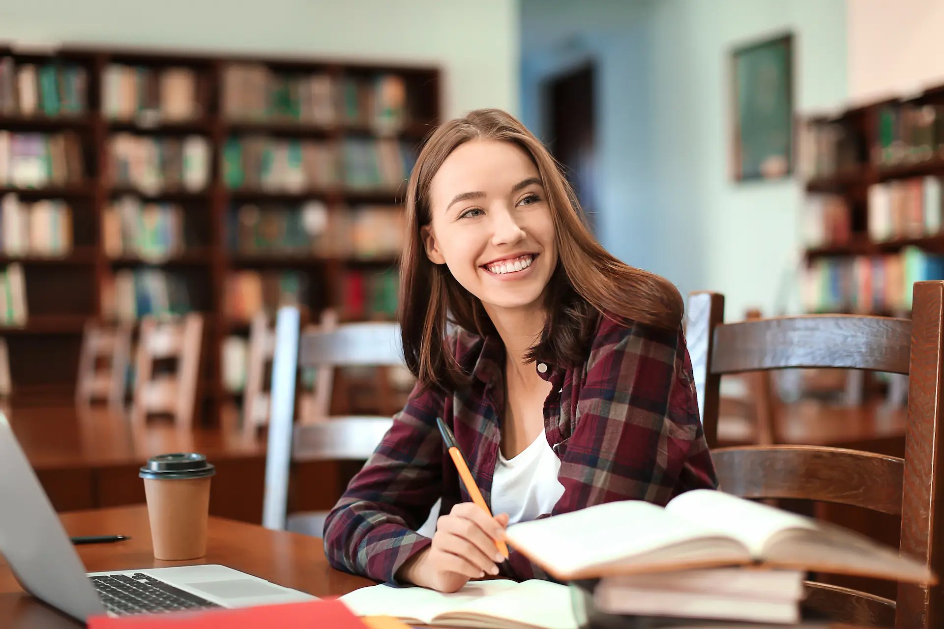 Mujer estudiando